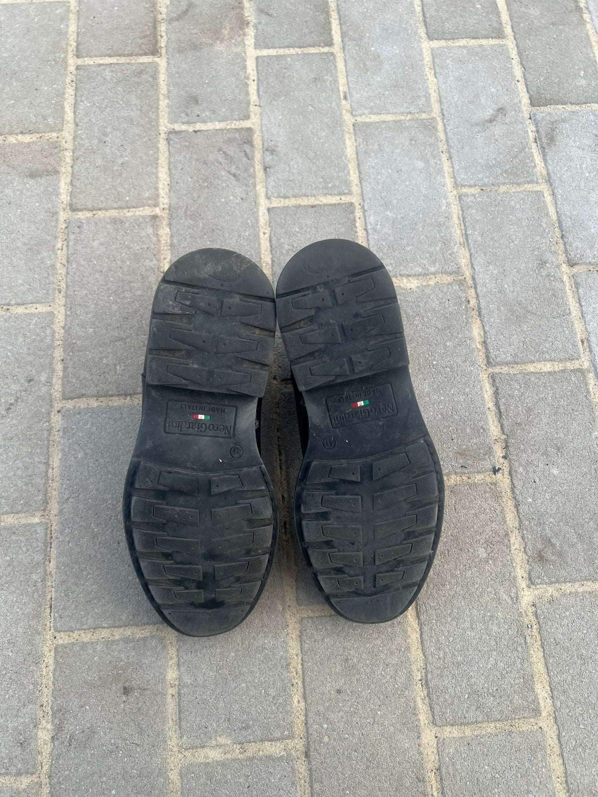Vintage Black Chelsea Boots EU 41