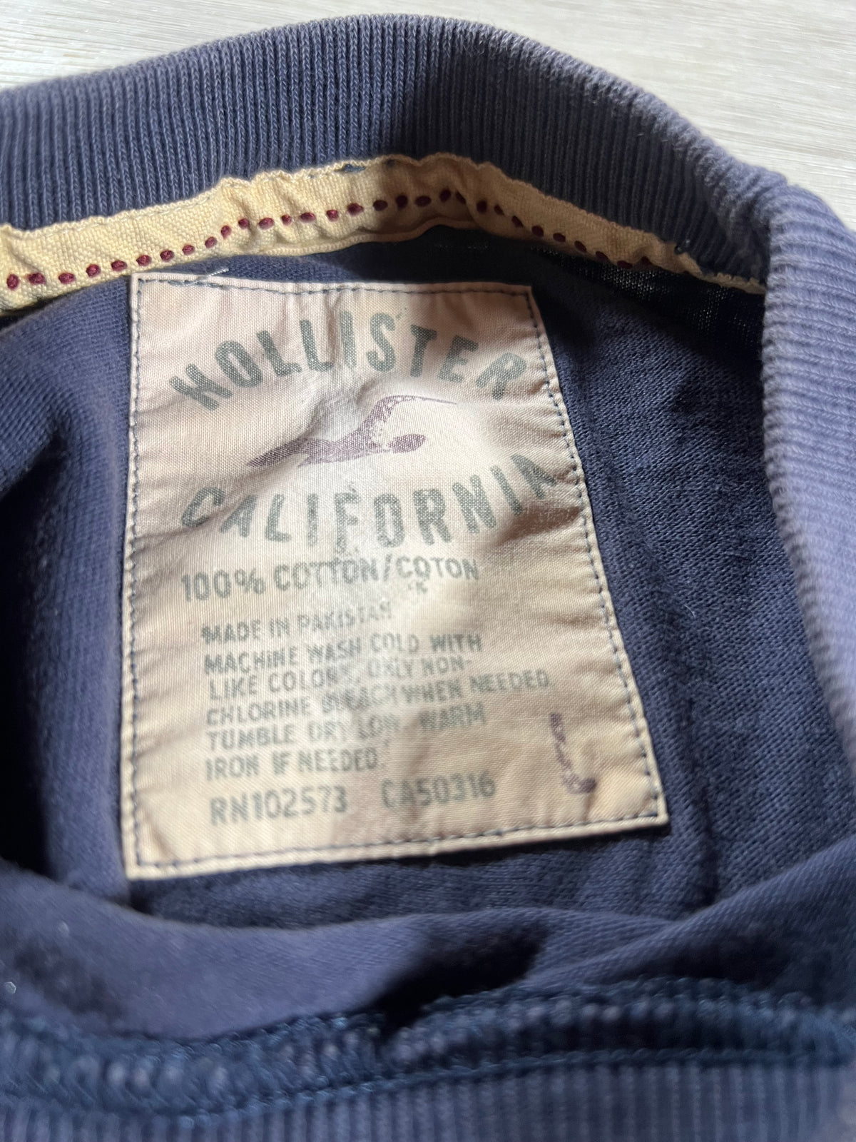 Hollister slim fit tee L