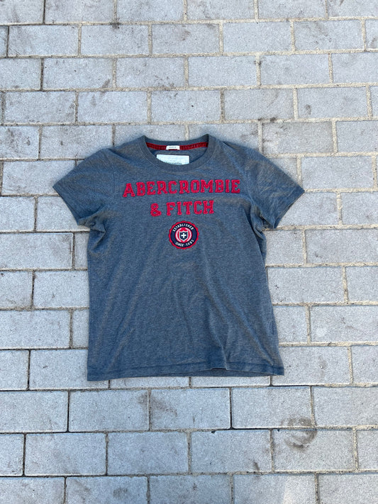 Abercrombie & Fitch crest spellout muscle fit tee S