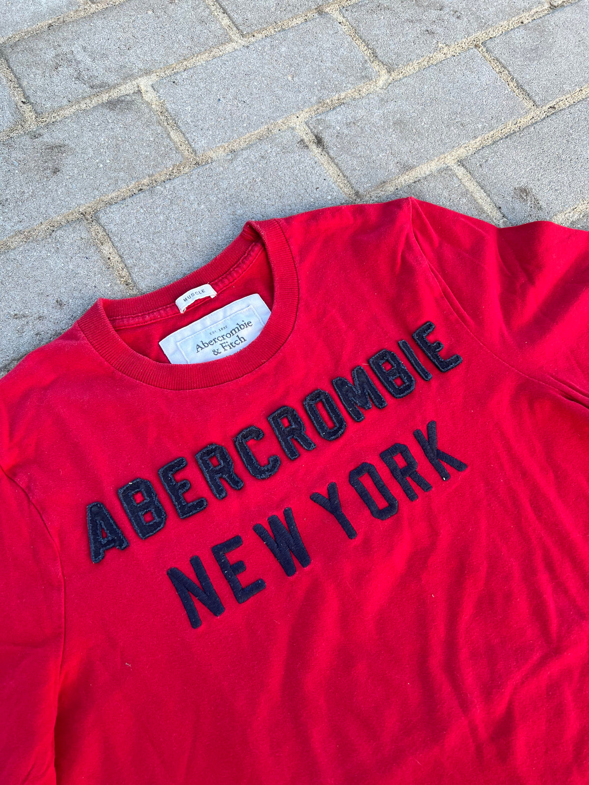 Abercrombie & Fitch red New York spellout muscle fit tee L