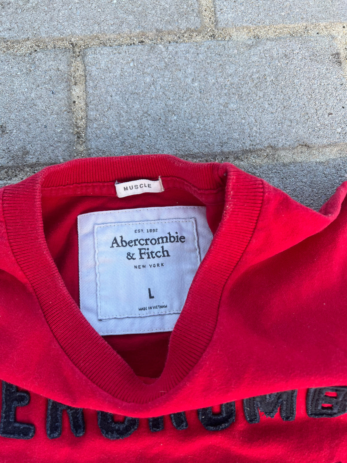 Abercrombie & Fitch red New York spellout muscle fit tee L