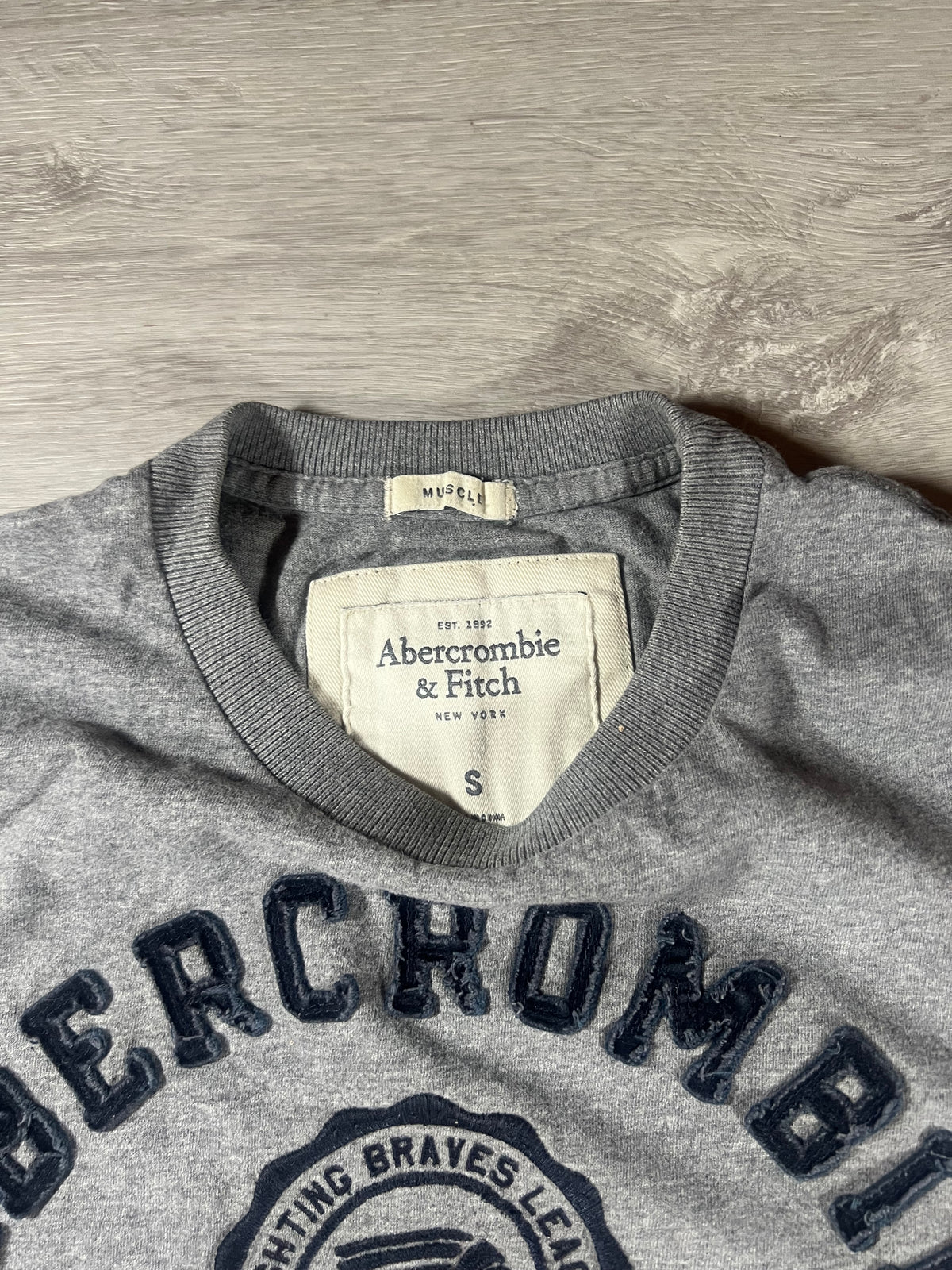 Abercrombie & Fitch Fighting Braves League muscle fit tee S