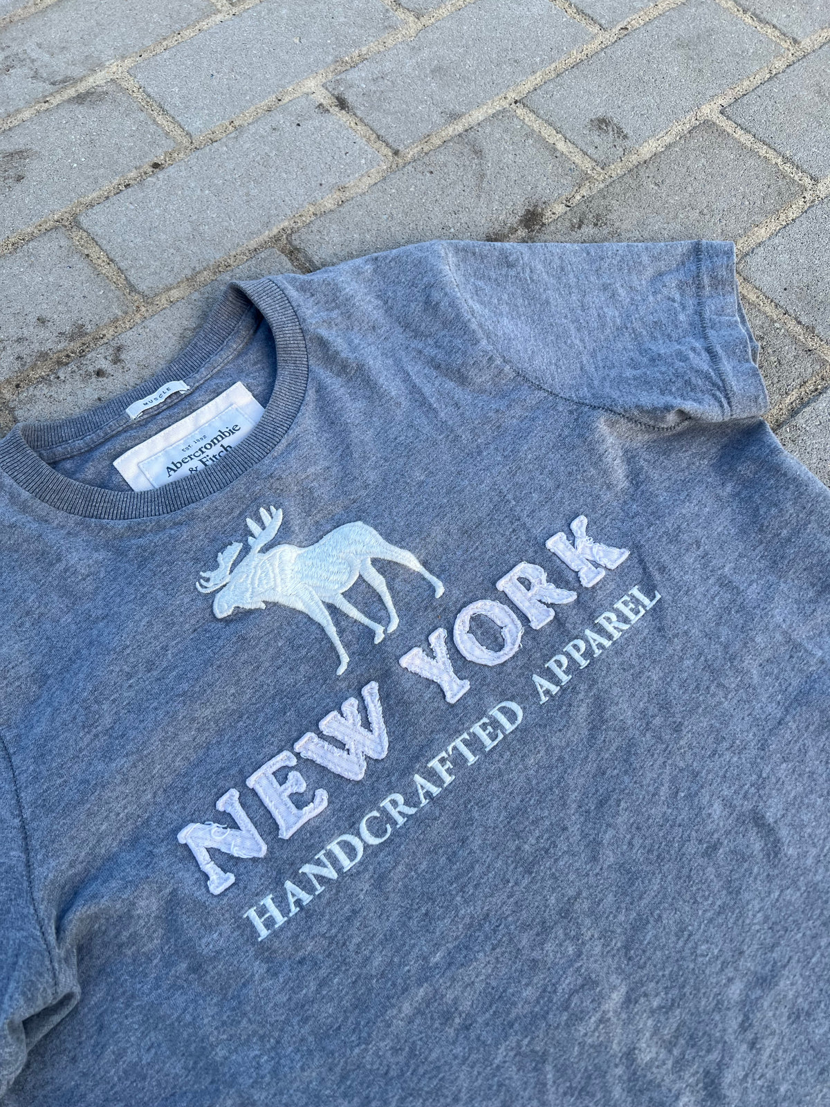 Abercrombie & Fitch Handcrafted Apparel moose muscle fit tee S