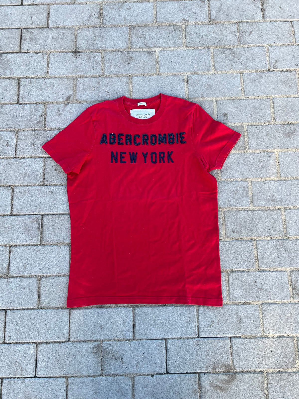 Abercrombie & Fitch red New York spellout muscle fit tee L
